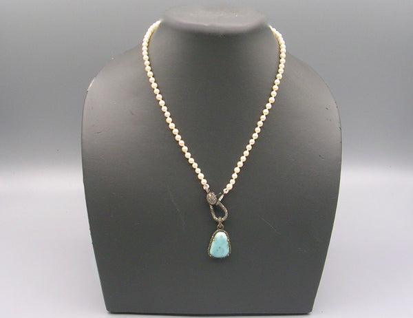 Pretty Little Thing Pearl Necklace