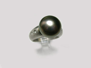 Grey South Sea Pearl Tapered Ring
