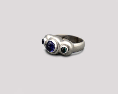 Horizontal Three Stone Ring