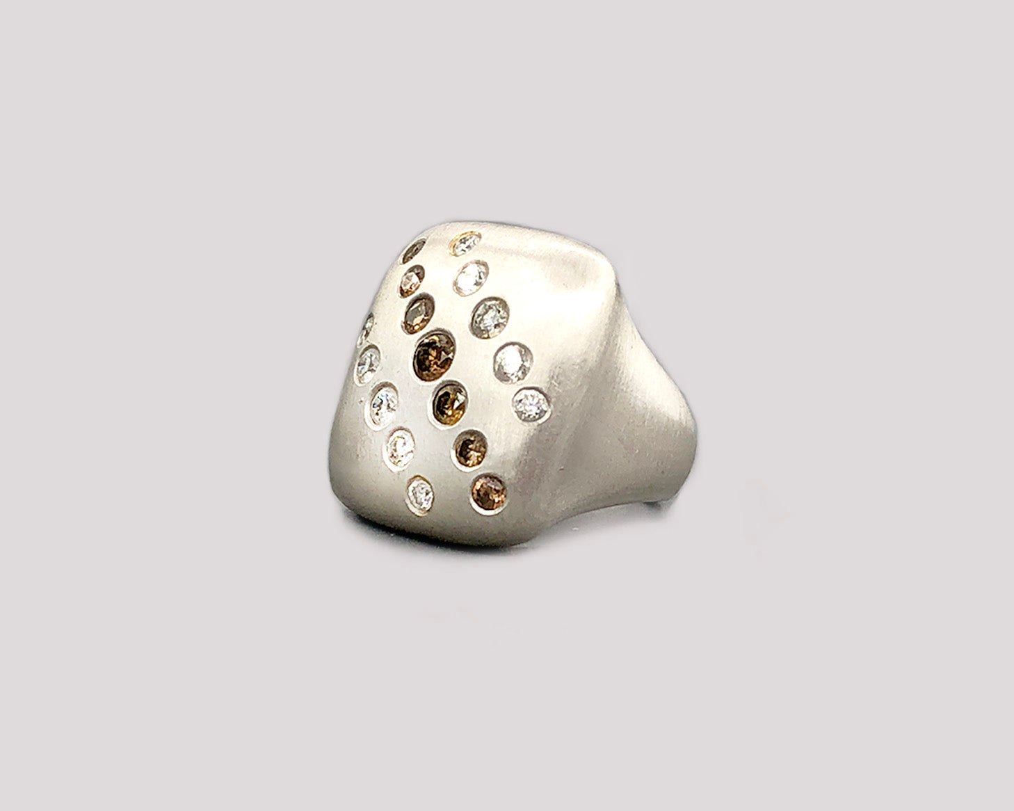 Soft Square Ring with Diamonds