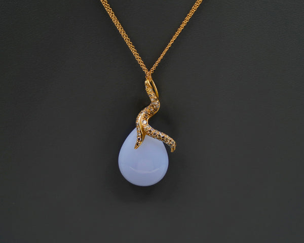 Pendant of Chalcedony in 18k rose gold
