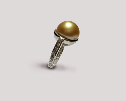 Golden South Sea Pearl Oval Ring